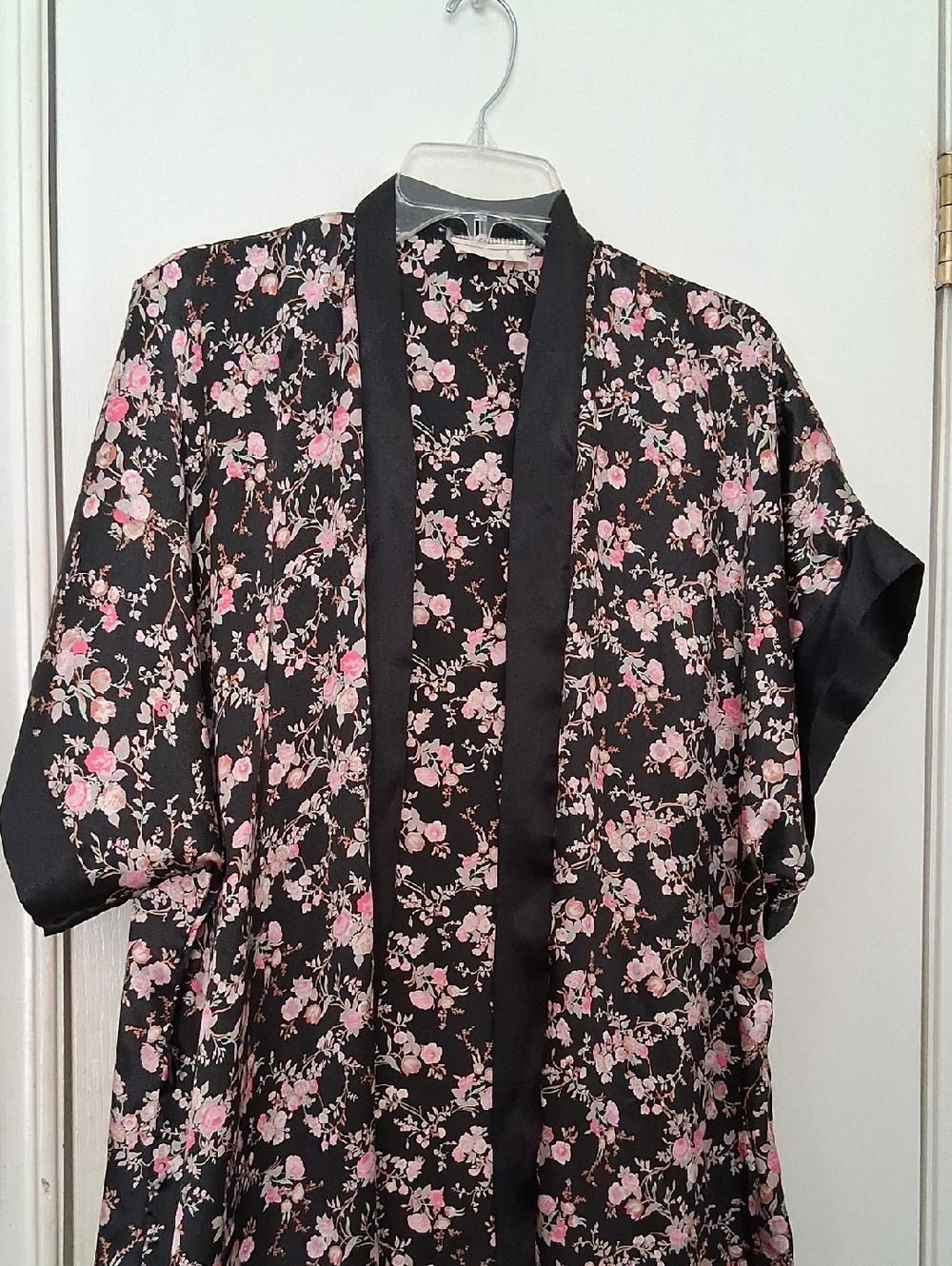 Satin Kimono Robe Floral Print  Open-Front Coverup Pink Black Short Silky  Sz XL - Picture 4 of 6